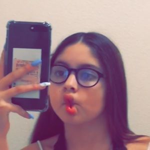 Meet your Posher, Yaneli